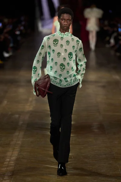 Look 18